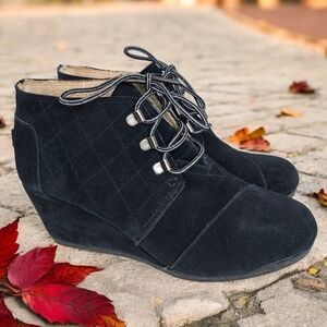 TOMS Desert Wedge Ankle Boot Bootie Lace Up Black Suede Women's Size 7.5